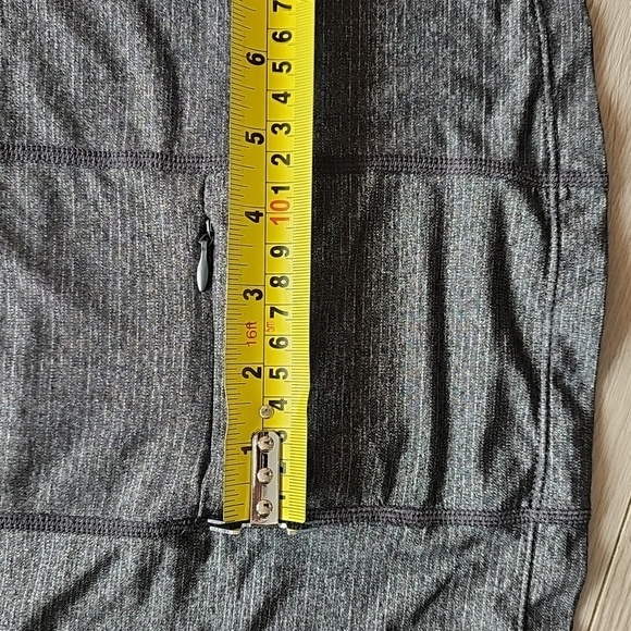 Running Room Fitwear Activewear Shortsleeve Top With Back Zipper Pocket Medium - Picture 12 of 14